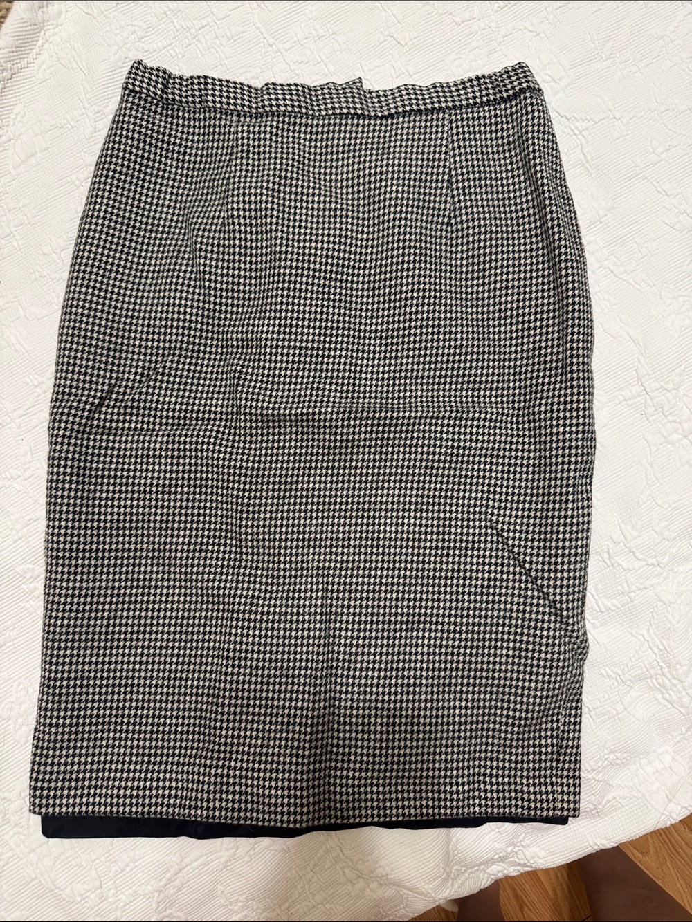 Classic Houndstooth Pencil Skirt - Black & White
